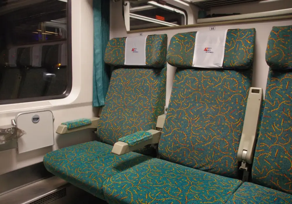 Czy TLK to Intercity? Odkryj różnice i wspólne cechy pociągów