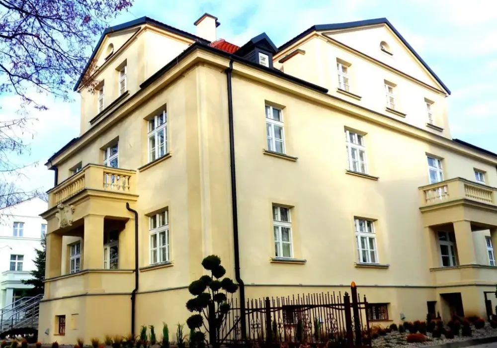 Jak dojechać z dworca PKP Inowrocław do sanatorium Kujawiak bez stresu