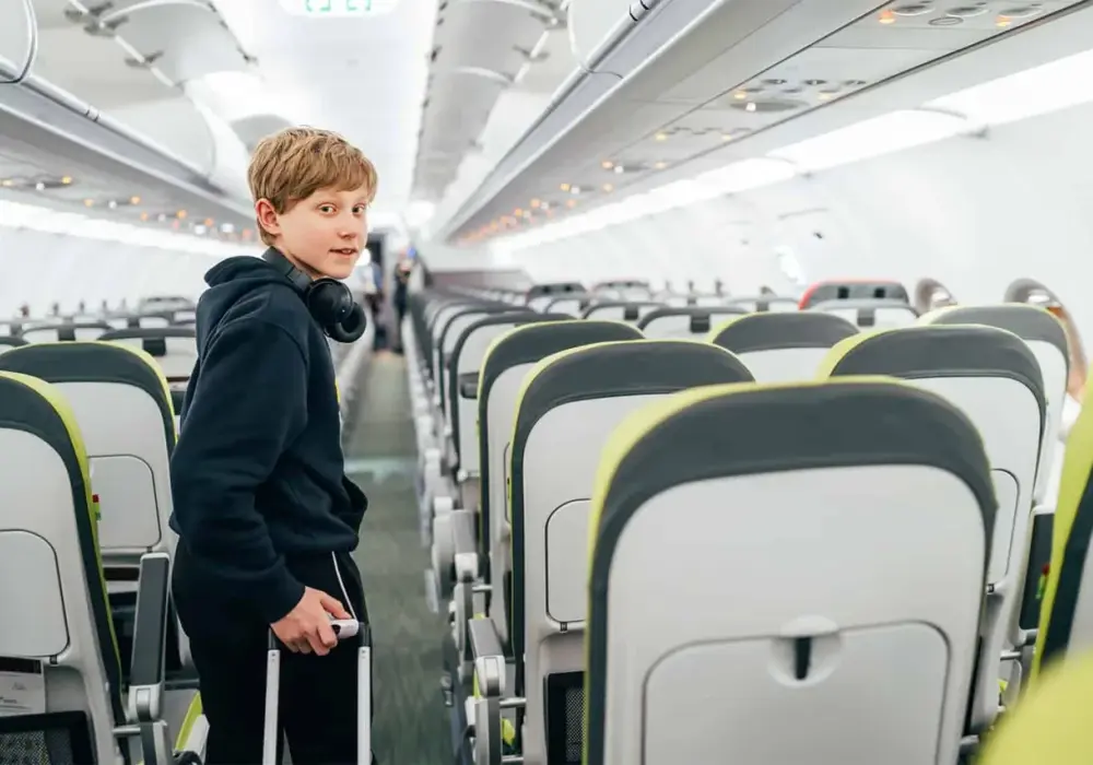 Od ilu lat można latać samemu - Sprawdź wymogi LOT, Wizz Air i Ryanair