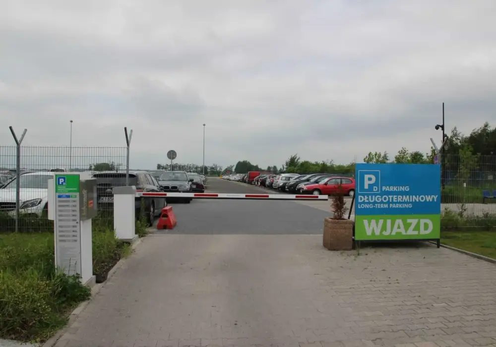 Gdzie parkować na lotnisku Wrocław? Sprawdź najlepsze opcje parkingowe