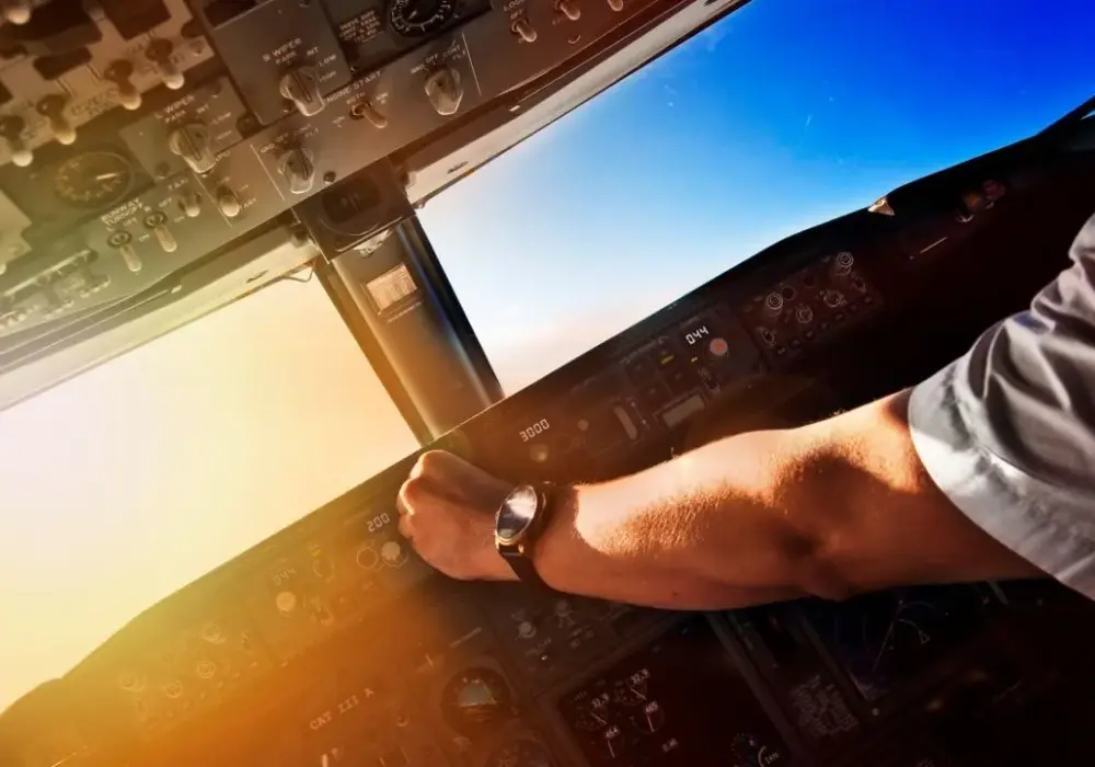Ile zarabia pilot samolotu Wizz Air? Poznaj zaskakujące fakty o pensjach