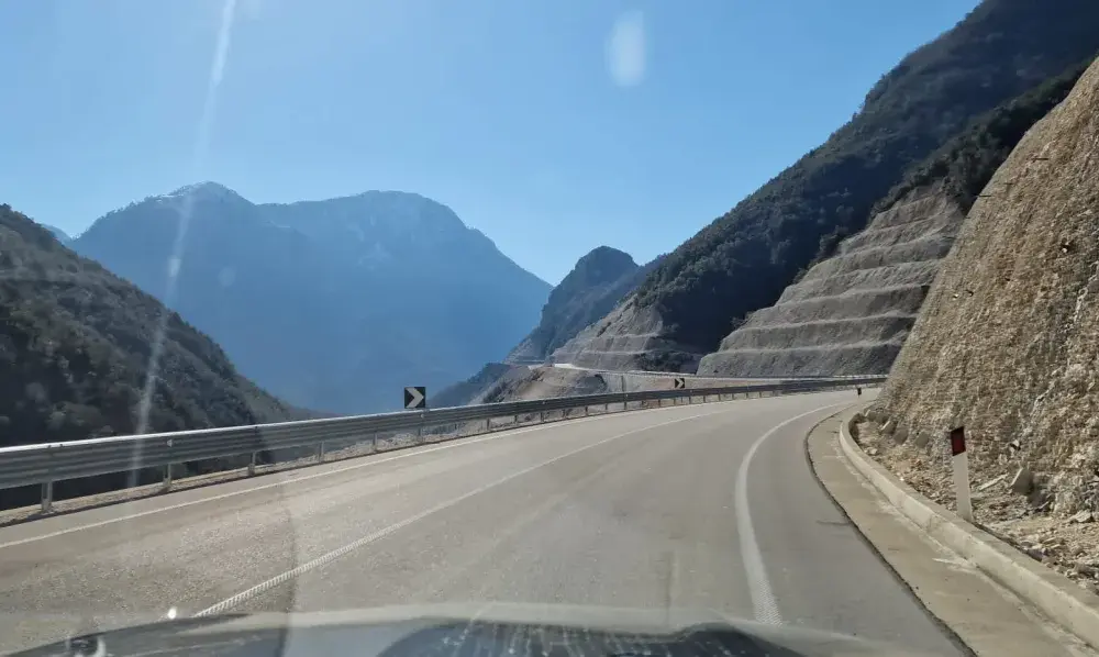 Albania samochodem - Dokumenty, trasy i koszty. Jak się przygotować?