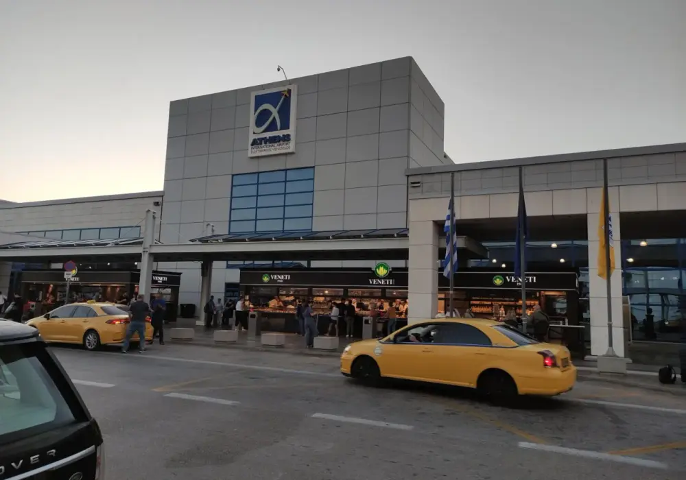 Lotnisko w Atenach - Jak dojechać do centrum i ile czasu zaplanować?