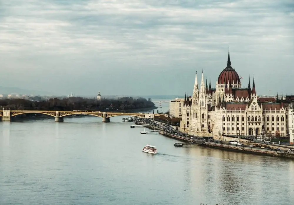 Waluta w Budapeszcie - Czym płacić i ile gotówki zabrać na wyjazd?