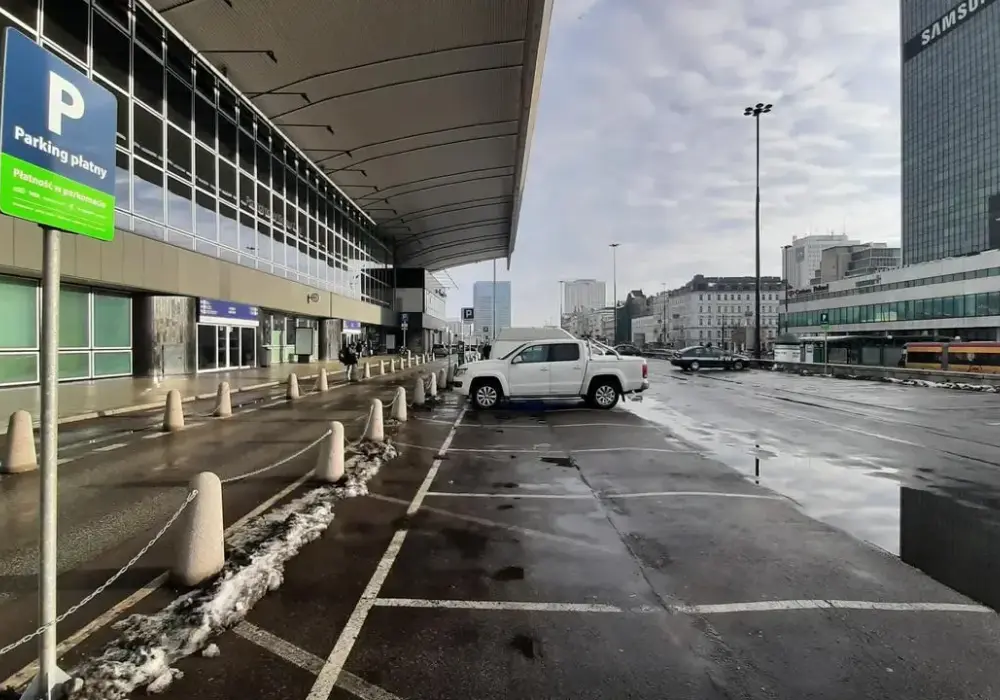 Jak wjechać na parking przy Dworcu Centralnym bez problemów