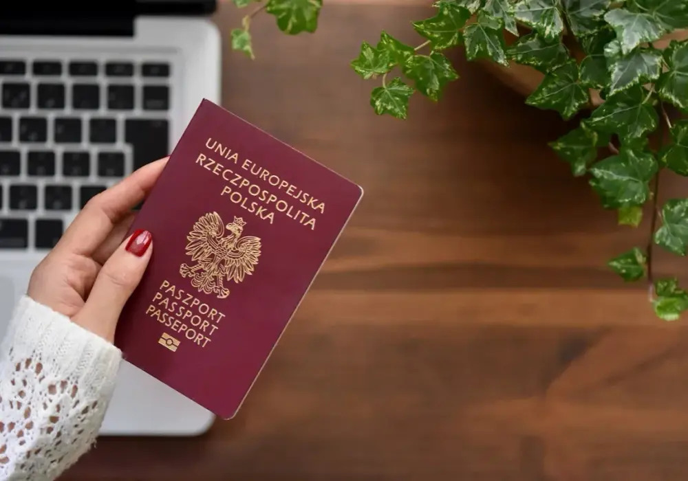 Ile kosztuje wyrobienie paszportu w Polsce? Zniżki i wyjątki, które warto znać