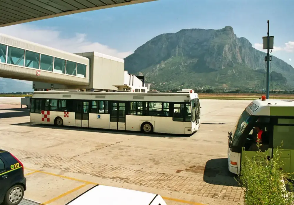 Jak dojechać z lotniska Palermo do centrum? Sprawdź tanie opcje transportu
