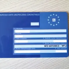 Europejska Karta Ubezpieczenia Zdrowotnego. Pole 9 "Data ważności" określa, ile jest ważna karta EKUZ.
