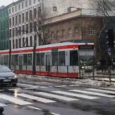 Jak dojechać na dworzec Łódź Widzew - łatwe i szybkie opcje transportu