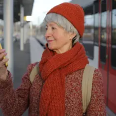 Czy emeryt ma zniżkę na PKP? Sprawdź, jakie rabaty przysługują