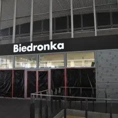 Czy Biedronka na Dworcu Centralnym jest otwarta? Sprawdź godziny!