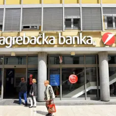Chorwacja euro: wejście do banku Zagrebačka banka, gdzie można wymienić walutę.