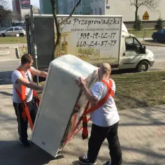 Jak przewieźć lodówkę na przyczepie bez ryzyka uszkodzenia