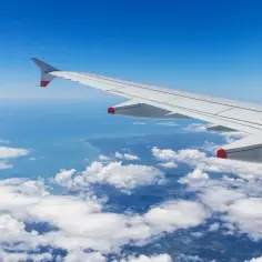 Ile trwa lot z Poznania do Krakowa? Sprawdź, co wpływa na czas podróży