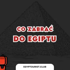 Co zabrać na wakacje do Egiptu? Postać w stroju faraona pakuje walizkę na tle piramid i flagi Egiptu.