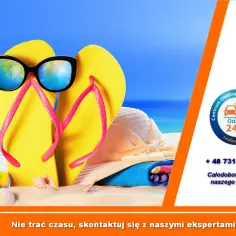 Żółte klapki i okulary przeciwsłoneczne na plaży. Sprawdź axa ubezpieczenie turystyczne opinie, by podróżować bezpiecznie.