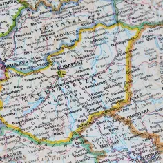 Na mapie widoczna jest Budapeszt, stolica Węgier. Jaka waluta jest na Węgrzech? Forint.