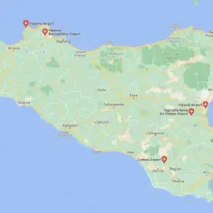 Mapa Sycylii z zaznaczonymi lotniskami: Palermo, Trapani-Birgi, Catania, Comiso i Sigonella.