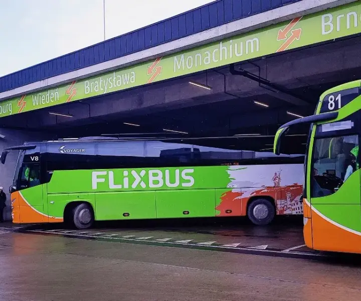 Gdzie znajduje się przystanek Flixbus na dworcu Zachodnim w Warszawie?