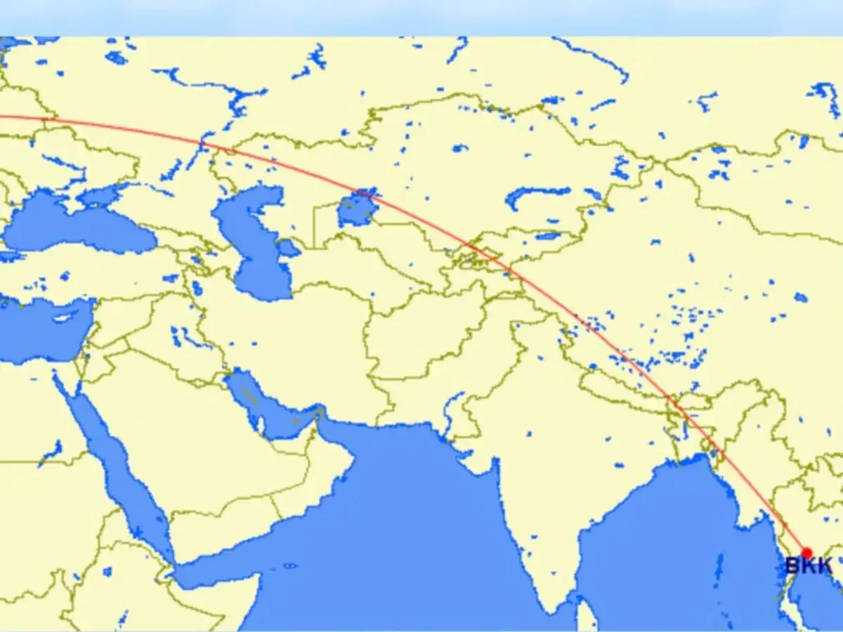 Trasa lotu z Europy do Bangkoku (BKK) na mapie. Zastanawiasz się, ile się leci do Tajlandii?