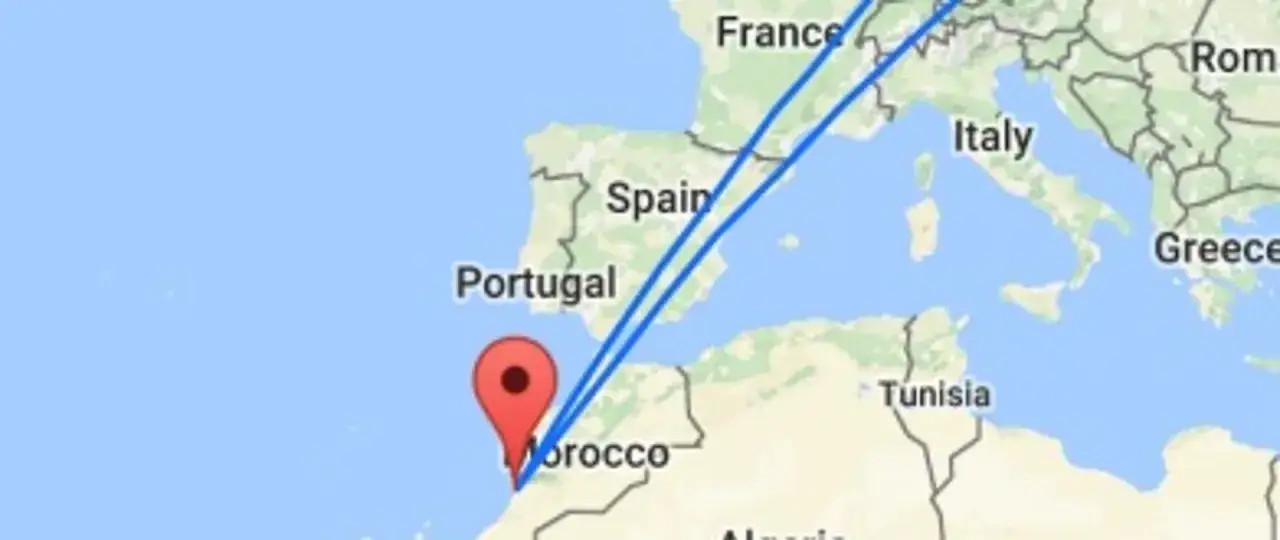 Mapa pokazująca trasy lotnicze z Europy do Maroka. Zastanawiasz się, ile się leci do Maroka?