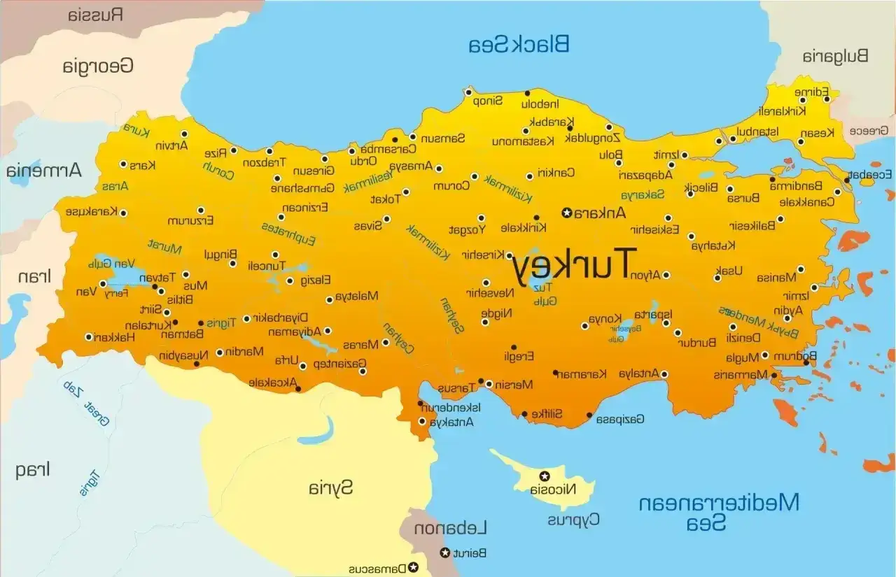 Mapa Turcji z zaznaczonymi miastami. Podróżni zastanawiający się, czy Turcja jest bezpieczna dla turystów, znajdą tu informacje o głównych ośrodkach.