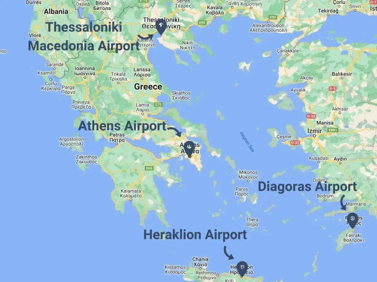 Mapa Grecji z zaznaczonymi lotniskami: Macedonia Airport, Athens Airport, Diagoras Airport i Heraklion Airport. Lot na Kretę trwa ok. 3-4 godzin.