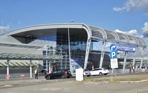 Lotnisko Poznań-Ławica - Czy warto? Opinie i porady