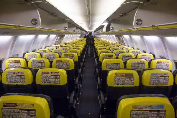 Ile jest miejsc w samolocie Ryanair? Zaskakujące fakty o pojemności