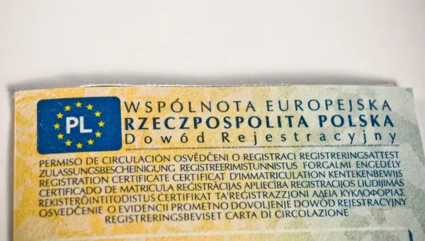 Oznaczenie rejsu - Jak je czytać i nie pomylić z kodem rezerwacji?