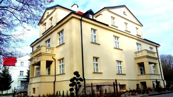 Jak dojechać z dworca PKP Inowrocław do sanatorium Kujawiak bez stresu