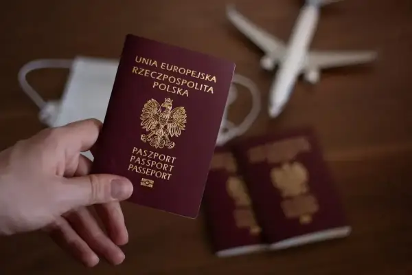 Ile naprawdę trzeba czekać na paszport? Sprawdź, jak uniknąć opóźnień!