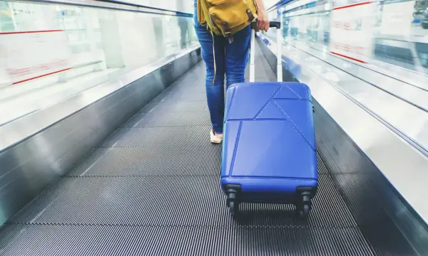 Ile kosztuje odprawa na lotnisku - jak uniknąć wysokich opłat?
