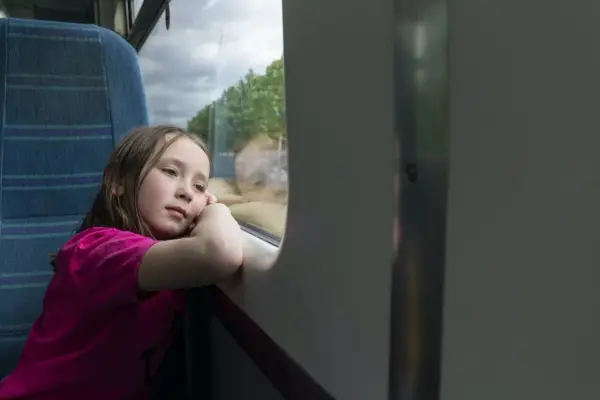 Od ilu lat można jeździć samemu pociągiem - Sprawdź aktualne zasady