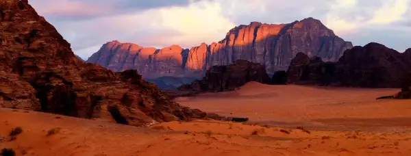 Jordania kiedy jechać? Odkryj najlepsze miesiące na podróż