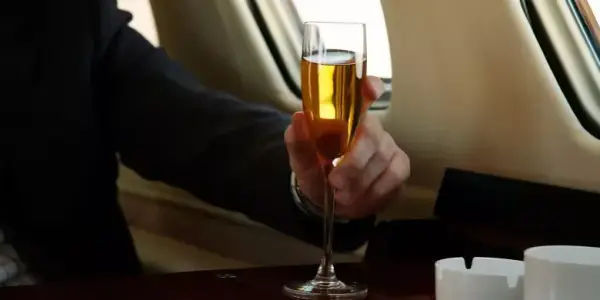 Ile alkoholu można przewieźć samolotem do Bułgarii bez kar?