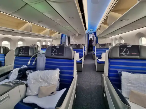 Business Class LOT - Czy warto dopłacić? Pełna analiza