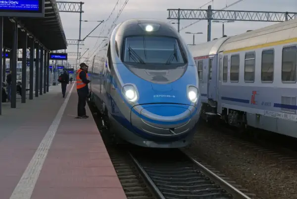 Pendolino Warszawa Kraków ile jedzie? Sprawdź czas podróży!